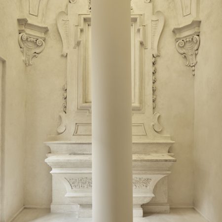 Colonna nel vuoto, 2019. Ettore Spalletti. Ph Agostino Osio - Alto Piano Studio