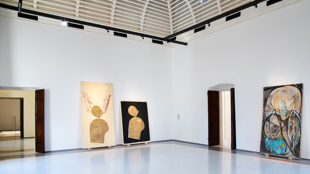 MAXXILAquila_MarisaMerzShilpaGupta_visibileinvisibile_exhibition view_Voliera